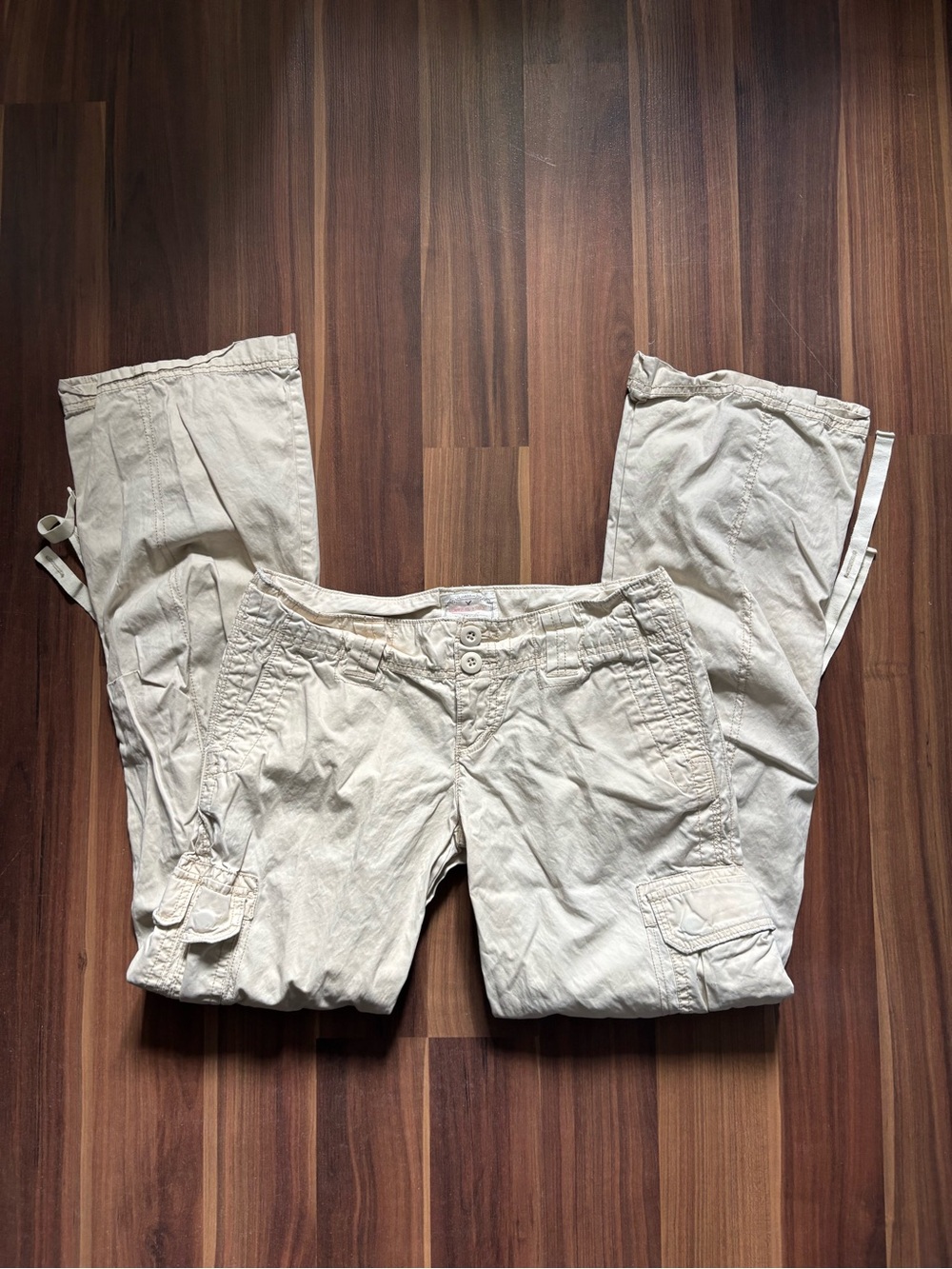 American Eagle Outfitters Low Rise Cream Cargo Flare Pants